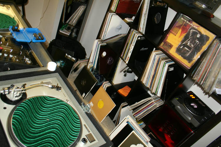 17635359_1878251215783778_2429450473042092314_o San Diego DJ for